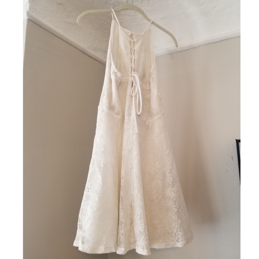White Spring/Summer Dress - Picture 2 of 6